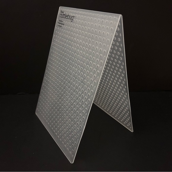 Cuttlebug 5” x 7” embossing folder - POLKA DOTS - Picture 1 of 6